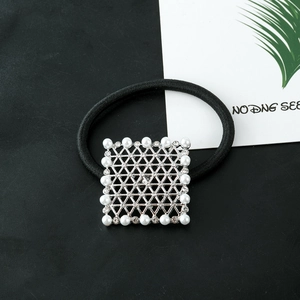 Élastique à cheveux carré avec perles et cristaux sur grille argentée et cordon noir