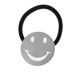 Élastique à cheveux noir minimaliste avec disque métallique à motif smiley argenté