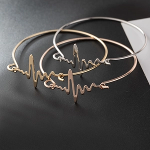 Bracelets manchettes géométriques avec ligne de battement de cœur en or, argent et rose
