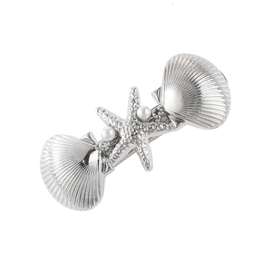 Barrette en alliage argenté avec étoile de mer et coquillages, perles et strass brillants