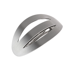 Fermaglio per capelli curvo in metallo argentato spazzolato con design geometrico vuoto