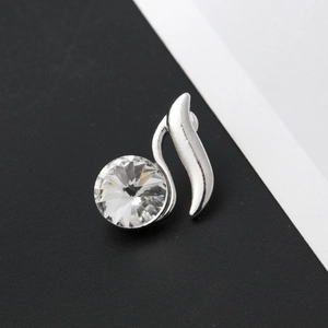 Broche note de musique argentée minimaliste avec une grande pierre de cristal taillée