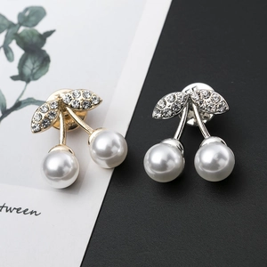 Spille a ciliegia eleganti con perle bianche e strass scintillanti in oro e argento