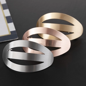 Set di tre fermagli per capelli in metallo ricurvo con finitura spazzolata in oro e argento