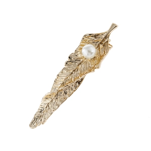 Golden feather hair clip with pearl detail for women on a clean white background
