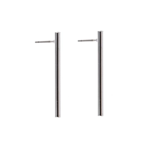 Polierte silberne vertikale Stabohrringe im minimalistischen geometrischen 7er-Design