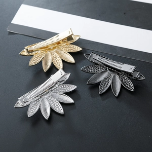 Eleganti fermagli per capelli a ventaglio con strass in finiture oro, argento e nero