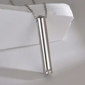 Ciondolo a fischietto cilindrico minimalista in acciaio inossidabile argento con catena