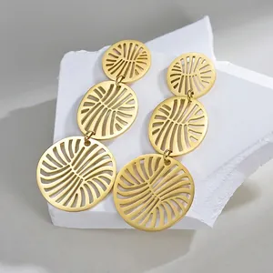 Boucles d'oreilles pendantes dorées rétro avec disques ajourés sur socle en pierre