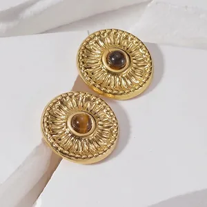 Boucles d'oreilles ethniques rondes dorées avec pierre œil de tigre et relief radial