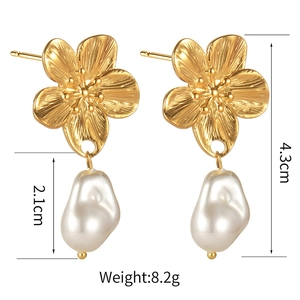 Detailed view of gold flower pearl earrings with dimensions 4.3cm height and weight 8.2g
