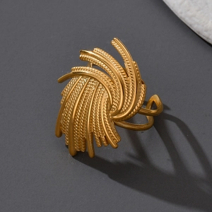 Retro style 18K gold plated open ring with textured feather and wheat ear woven pattern