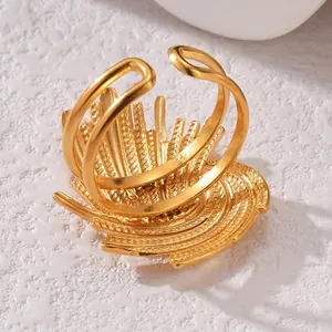 Exquisite 18K gold-plated open ring with textured feather fan design for women