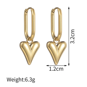 French vintage gold heart earrings showing dimensions 3.2cm height and 1.2cm width