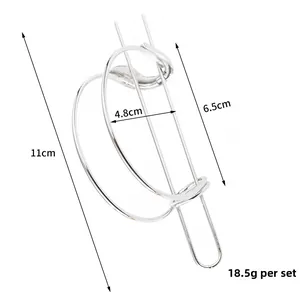 Dimensions détaillées de la grande épingle à cheveux argentée au design minimaliste courbé