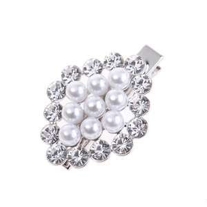 Elegant silver alloy hair clip featuring central pearls and sparkling crystal diamonds