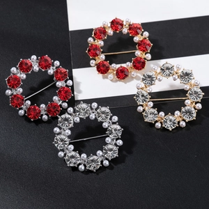 Elegant round wreath brooch with red rhinestones and white pearls in gold and silver plating