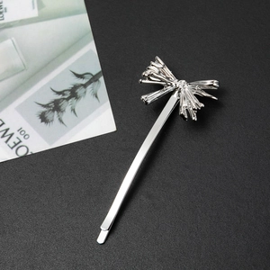 Barrette à cheveux minimaliste en alliage argenté avec design moderne en métal liquide