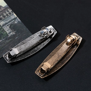 Set of 2 vintage metal hair clips in gold and silver with elegant brushed texture