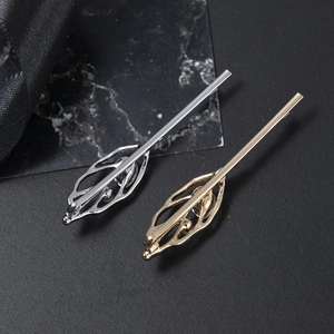 Ensemble de barrettes à cheveux en métal doré et argenté avec design feuille creuse