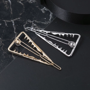 Barrettes triangulaires évidées en or et argent avec design dentelé de lave