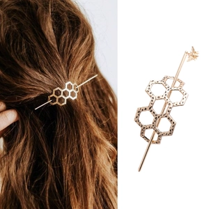 Vintage Metal Honeycomb Hair Stick With Bee Pendant Creative Alloy Hair Fork Hair Accessory For Women Long Hair Styling Jewelry
