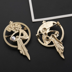 Elegant gold vintage female portrait brooch with white pearl inlay for women