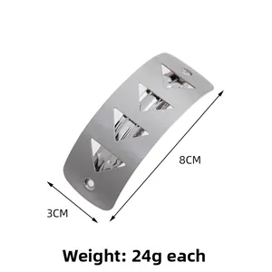 Pinza rectangular para el pelo en metal plateado de 8cm x 3cm con acabado cepillado