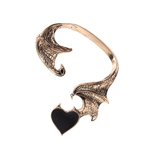 Gothic Dragon Wing Ear Cuff For Women Vintage Punk Black Heart Pendant Alloy Ear Wrap Earrings Halloween Jewelry Gift