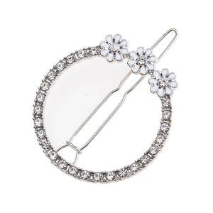Barrette ronde argentée avec strass et décorations délicates de fleurs en émail blanc