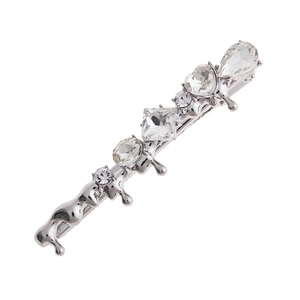 Barrette argentée effet métal liquide avec cristaux variés sur fond blanc éclatant