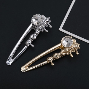 Barrettes à cheveux élégantes en métal liquide or et argent avec cristaux ronds