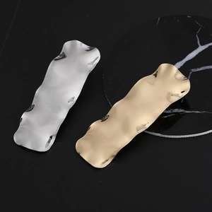 Minimalist wave-shaped irregular hair clips in gold and silver with mirror polish finish