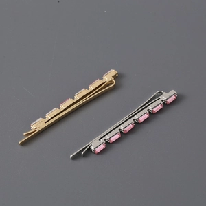 Barrettes à cheveux minimalistes dorées et argentées avec cristaux roses rectangulaires