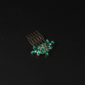 Elegante pettine per capelli dorato con fiori di strass verdi e stile vintage reale