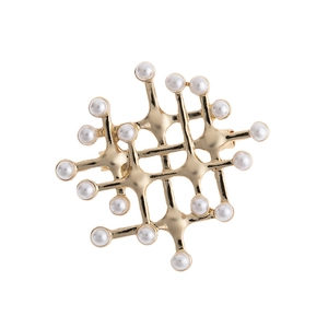 Vintage gold lattice brooch with white pearls in a geometric hollow pattern for women