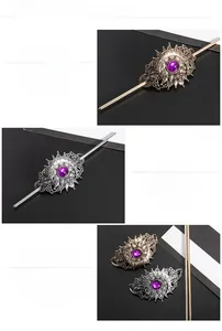Detailansicht der Haarnadel aus Legierung mit Sonnenblumenmotiv und lila Edelstein