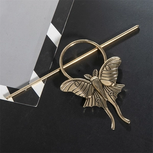 Vintage gothic alloy insect moth hair pin set in antique gold finish for styling