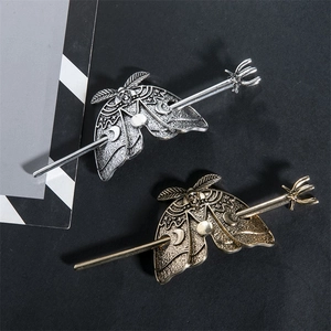 Épingles à cheveux gothiques papillon crâne en argent et bronze avec détails lune