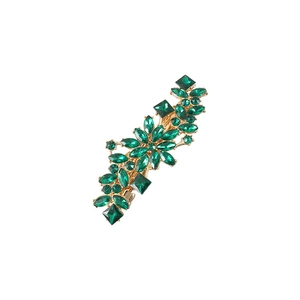 Barrette baroque aux cristaux émeraude avec motifs floraux dorés sur fond blanc