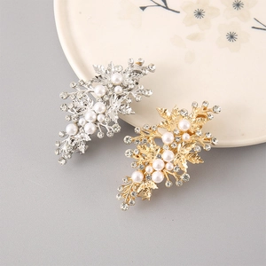 Elegant two-piece alloy hair clip set with white pearls and rhinestones in flower design