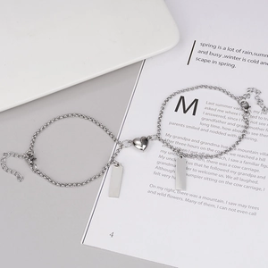 Bracelet de couple magnétique cœur en acier inoxydable avec pendentif rectangulaire