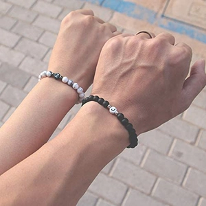 Paire de bracelets en perles de turquoise blanche et noir mat de 8mm pour couple