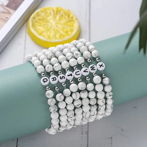 Ensemble de bracelets en perles de turquoise blanche 6mm avec lettres et perles argentées