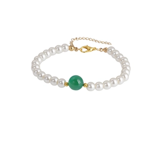 Elegant natural pearl bracelet featuring a green bead accent and gold-tone lobster clasp
