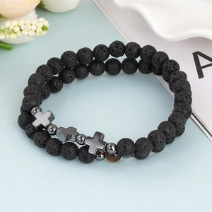 Bracelet double rang en pierre de lave noire avec croix argentée et perle oeil de tigre brun
