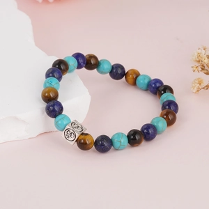 Bracciale di perle da 8mm con turchese, lapislazzuli e occhio di tigre con ciondolo argento