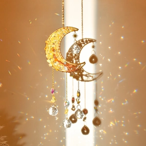 Mond-Sonnenfänger in Gold mit gelben Kristallen und facettierten Kristallanhängern