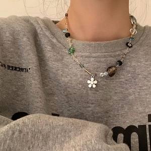 French Vintage Frosted Glass Heart Flower Beaded Choker Necklace For Women Alloy Floral Pendant Clavicle Chain Jewelry