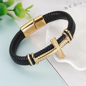 Pulsera punk de cuero trenzado para hombre con cruz dorada y cierre magnético moderno